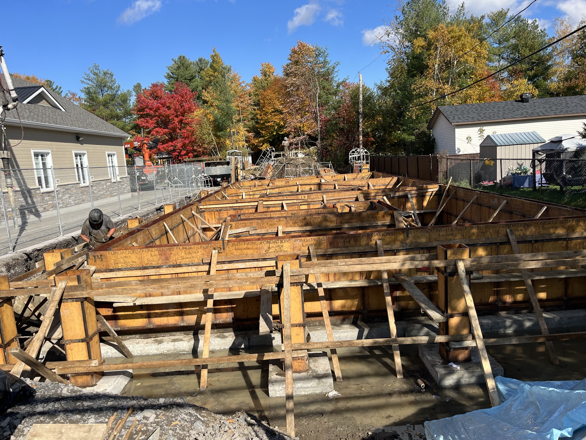 Chantier coffrage fondation Lalonde Sabourin